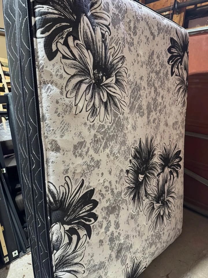 Queen Mattress - photo 2
