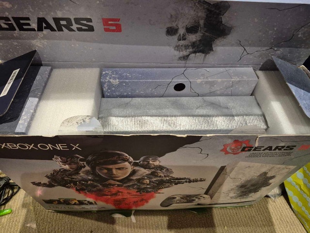 Xbox One X Gears 5 Limited Edition - photo 2