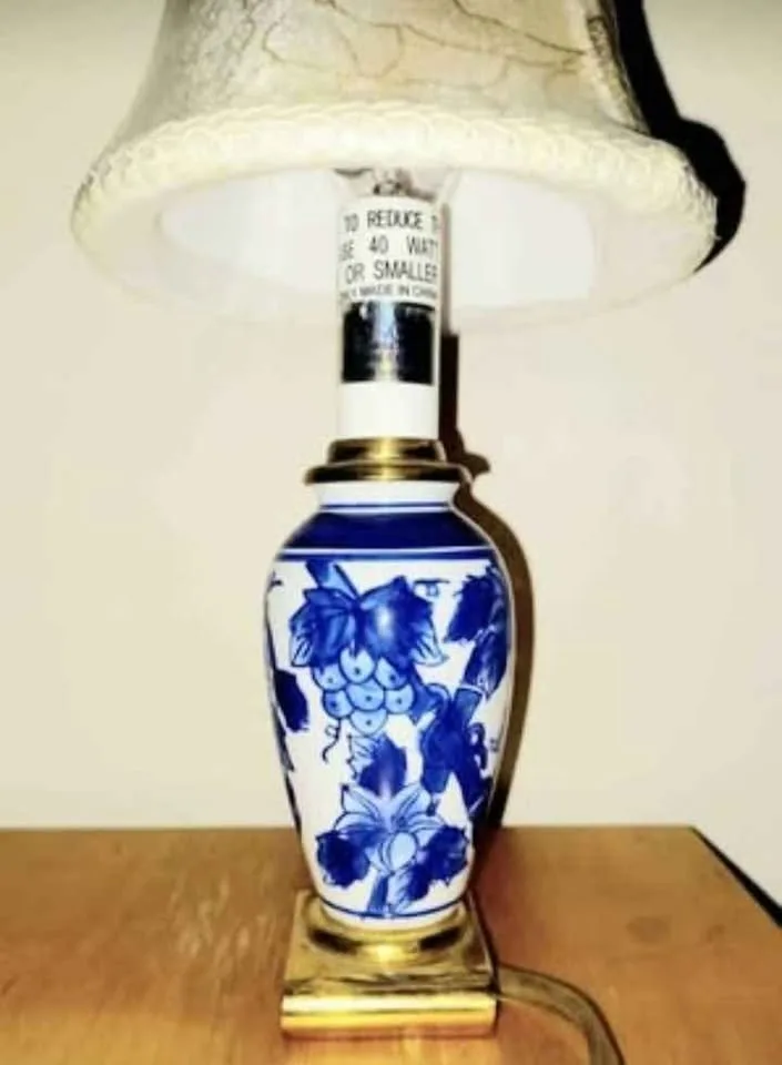 Vtg. Chinese Hand Painted Vase Table Lamp image indicator(2)