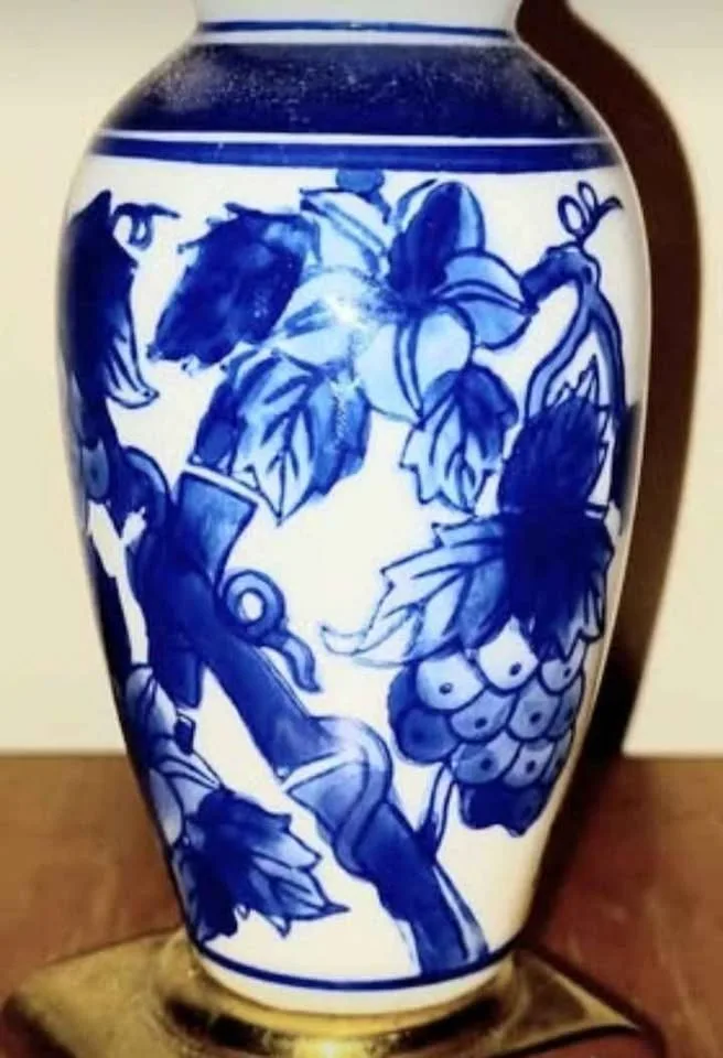 Vtg. Chinese Hand Painted Vase Table Lamp image indicator(3)