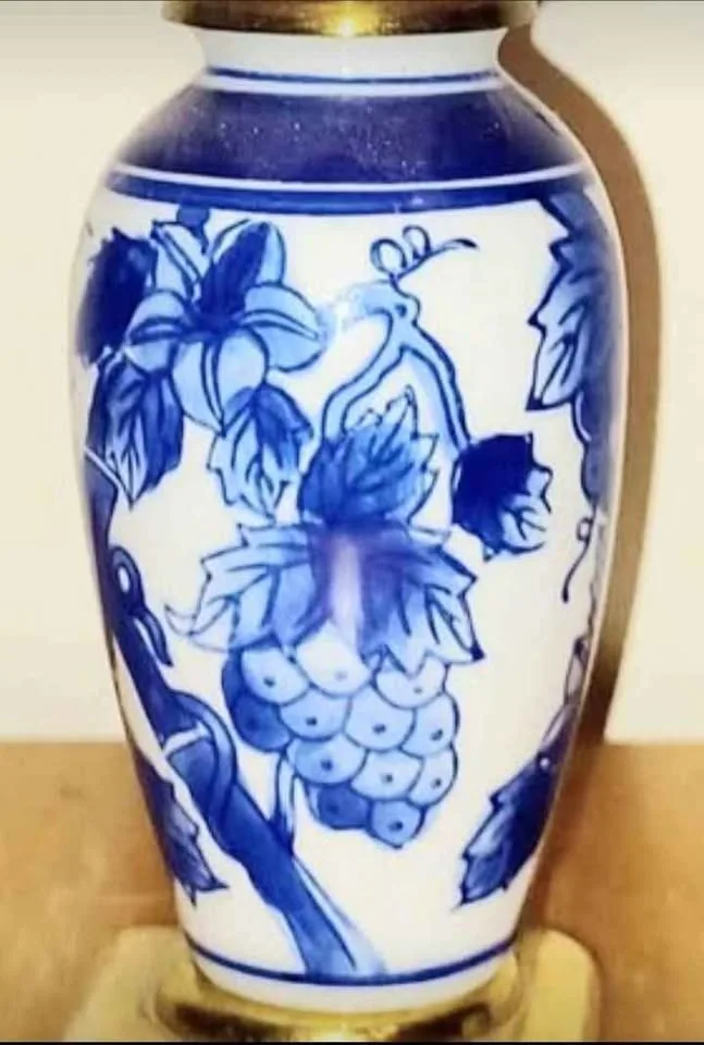 Vtg. Chinese Hand Painted Vase Table Lamp image indicator(4)