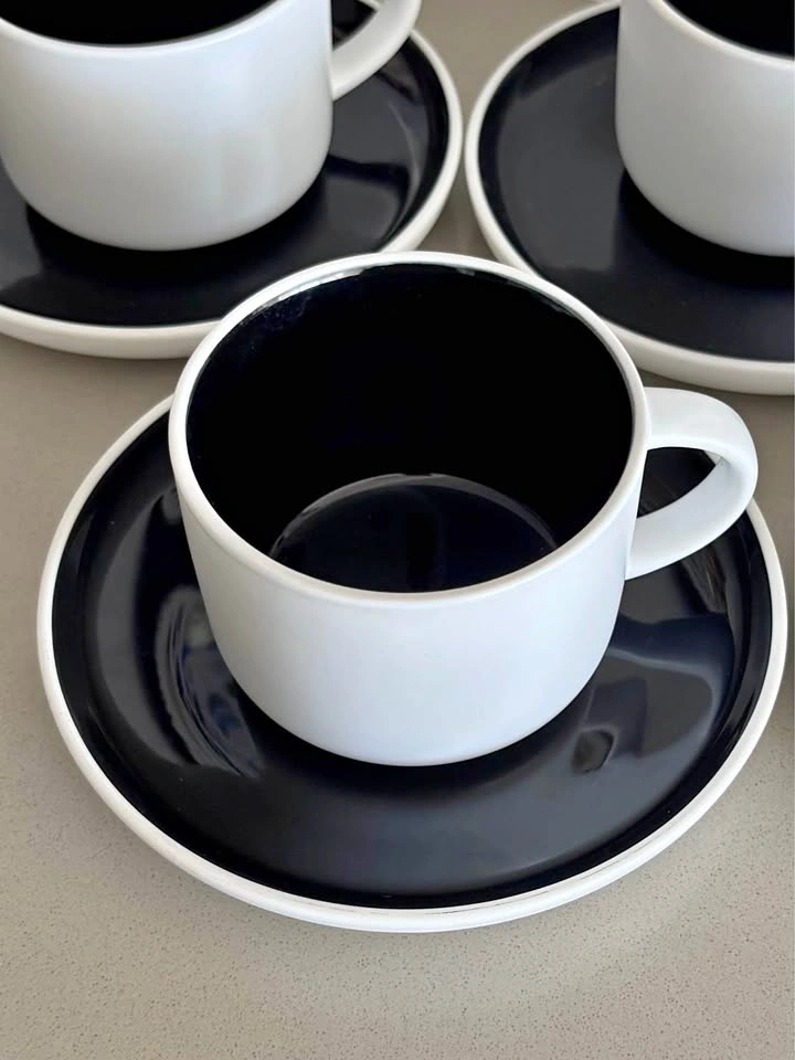 Cups and saucers (set of 4, porcelain, like new)