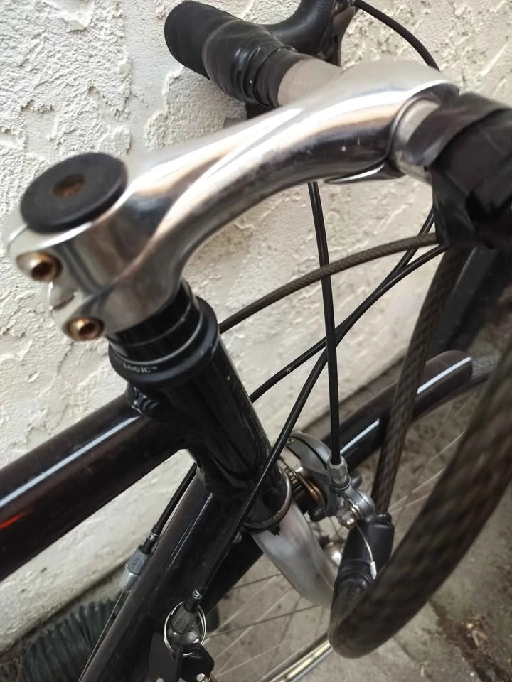 Novara Strada Roadbike - barely used - photo 4