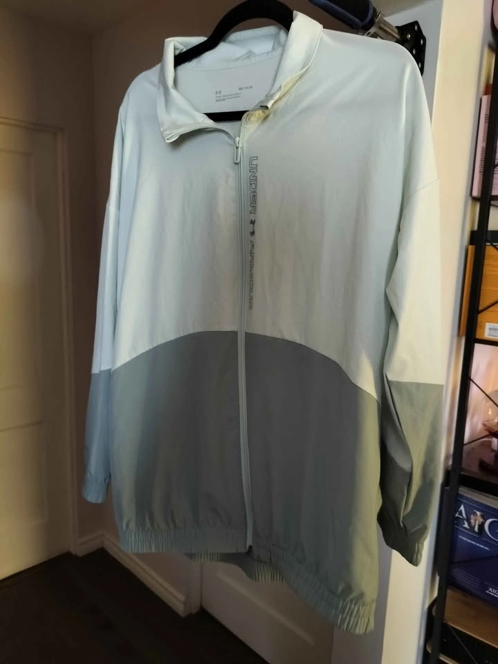 Under Armour Oversized Jacket - Size Medium - photo 4
