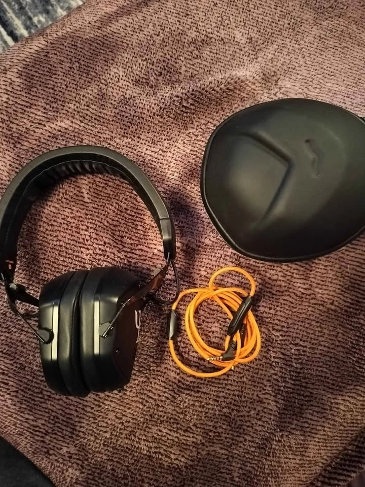 V-Moda M200 black professional studio headphones - photo 4