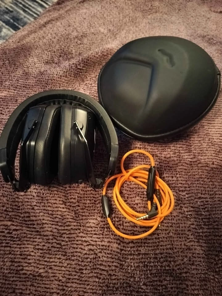 V-Moda M200 black professional studio headphones - photo 5