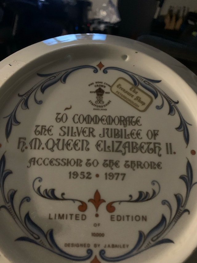 Queen Elizabeth II Plate - photo 2