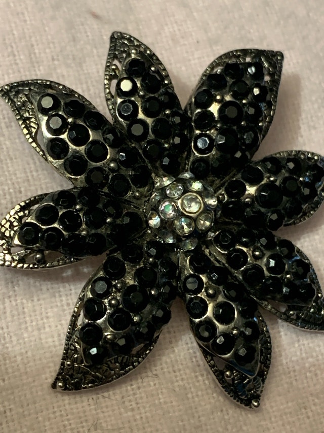 Beautiful vintage Brooch