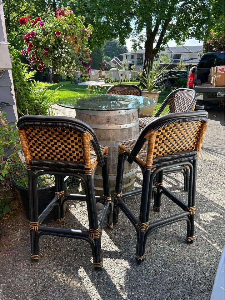 Patio Set: Wine Barrel Table w/ Glass Top & 4 Bar Stools - photo 2