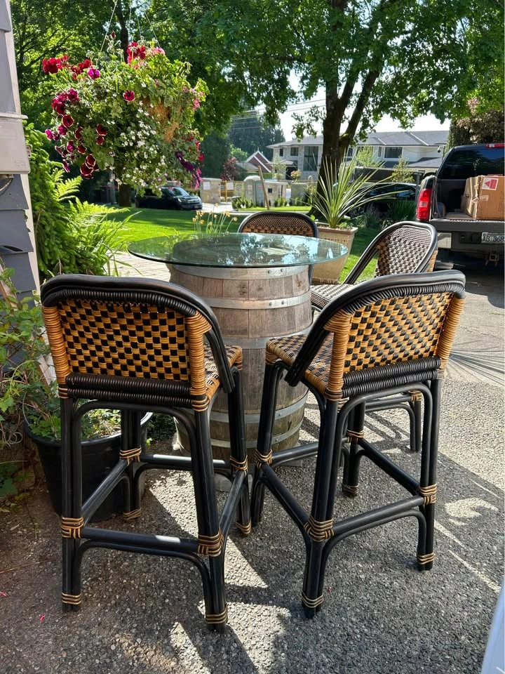 Patio Set: Wine Barrel Table w/ Glass Top & 4 Bar Stools - photo 3
