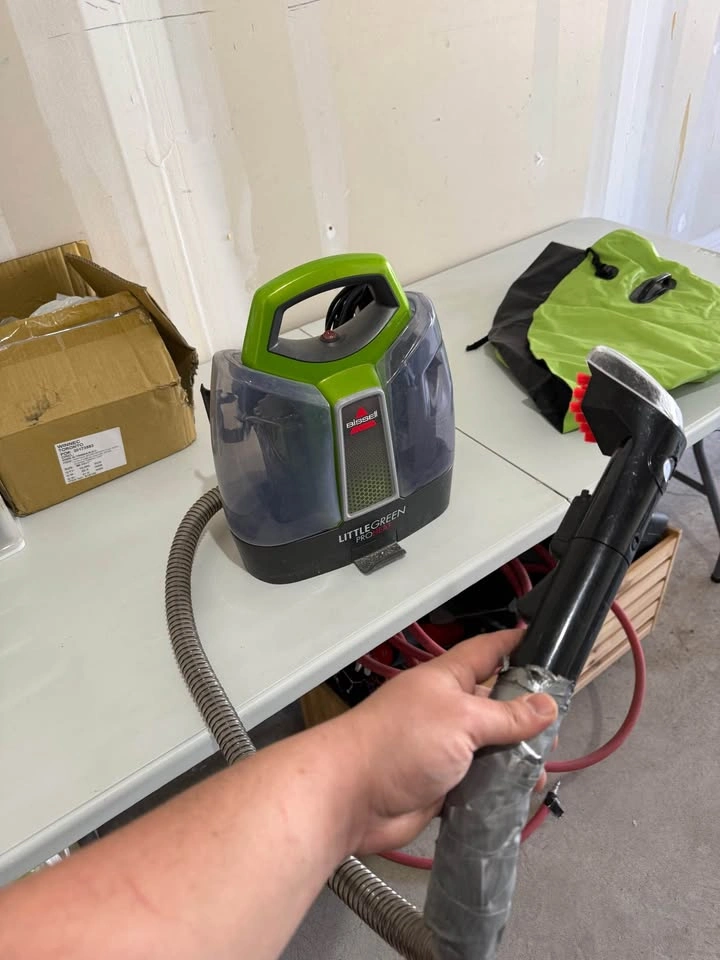 Bissel Carpet Cleaner - photo 2