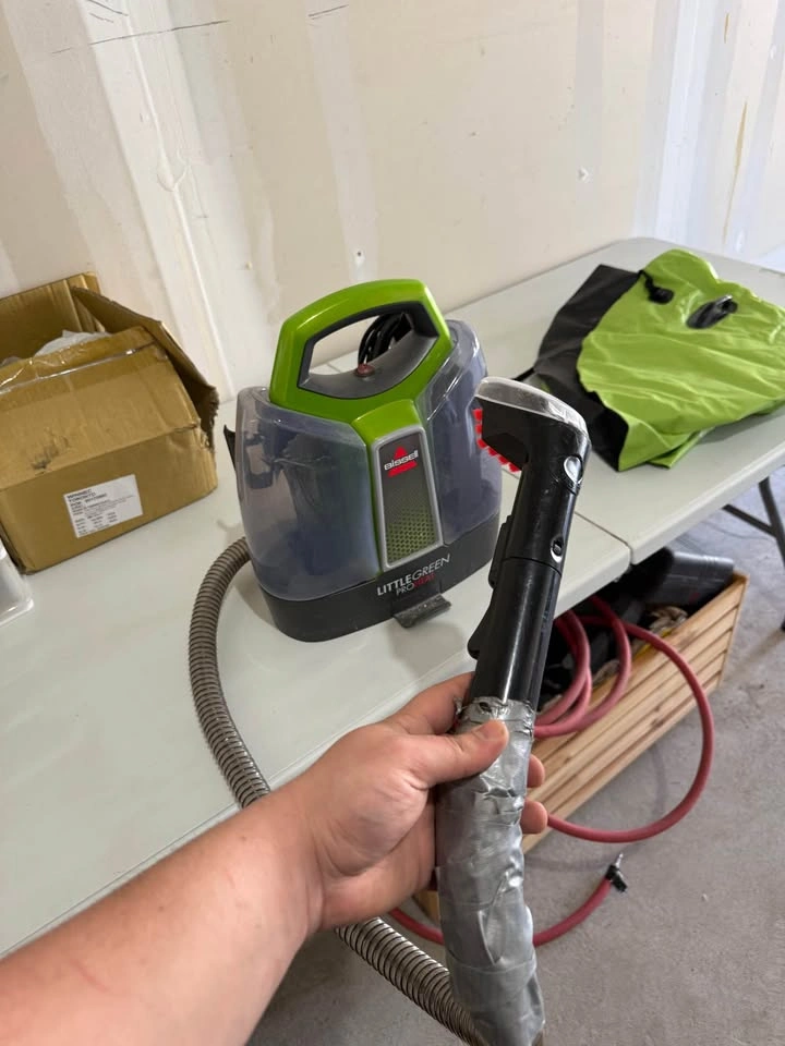 Bissel Carpet Cleaner - photo 3
