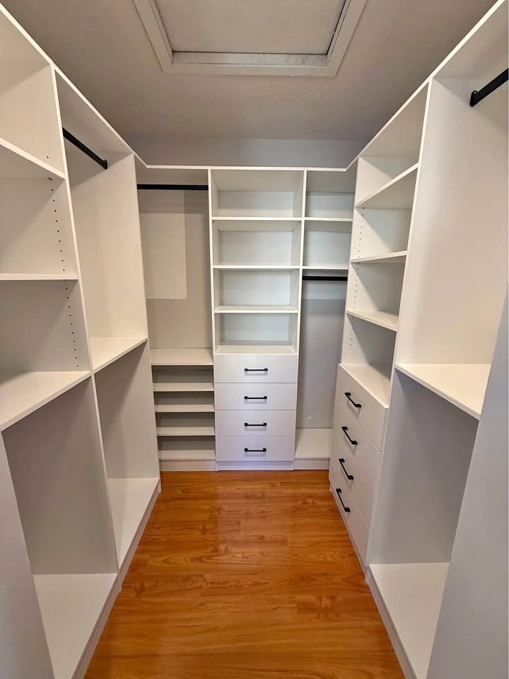 Walk-In Closet & Custom Closet Cabinets | GTA