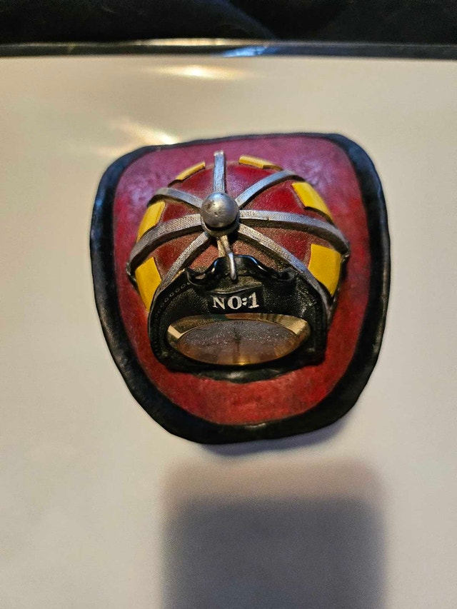 Firefighter Helmet Clock - photo 2