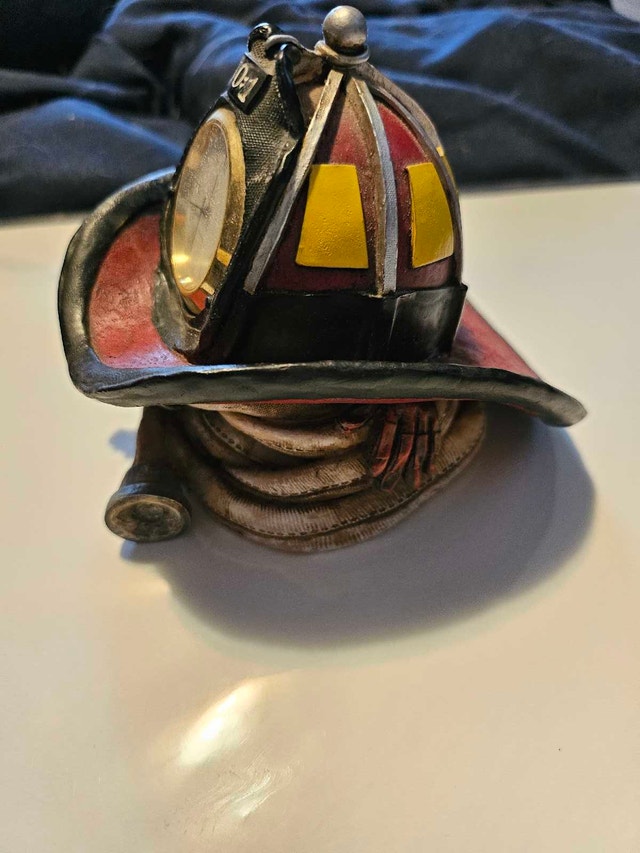 Firefighter Helmet Clock - photo 3