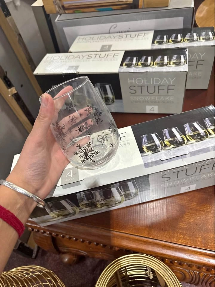 Snow Gale Wine Glasses - Set of 4