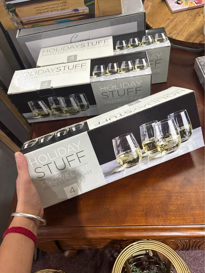 Snow Gale Wine Glasses - Set of 4 - photo 2