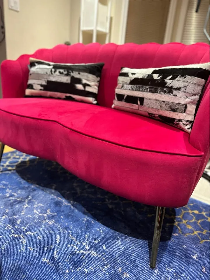 Modern Velvet Loveseat Sofa – Hot Pink – Excellent Cond. image indicator(5)