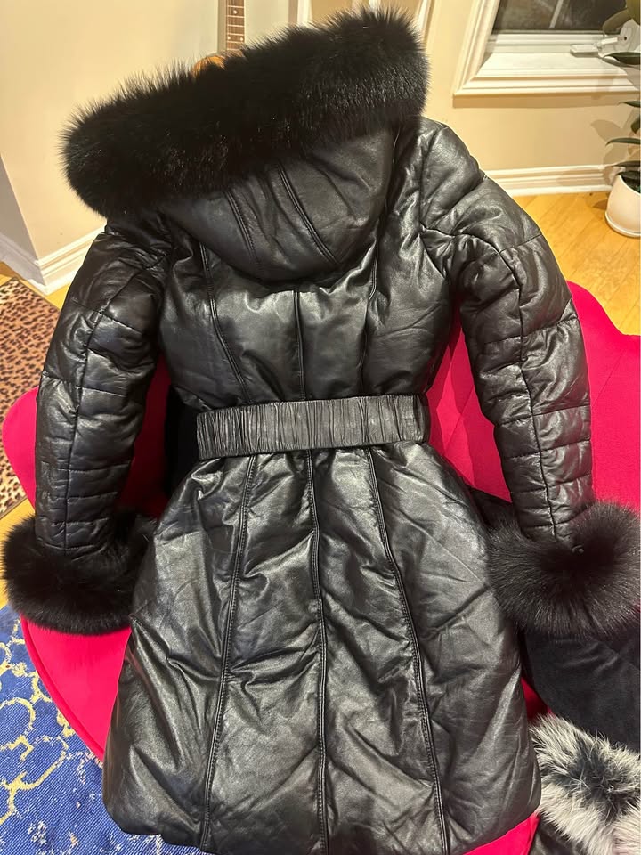 Elegant Winter Coat - Faux Fur Trim, Real Leather - photo 3