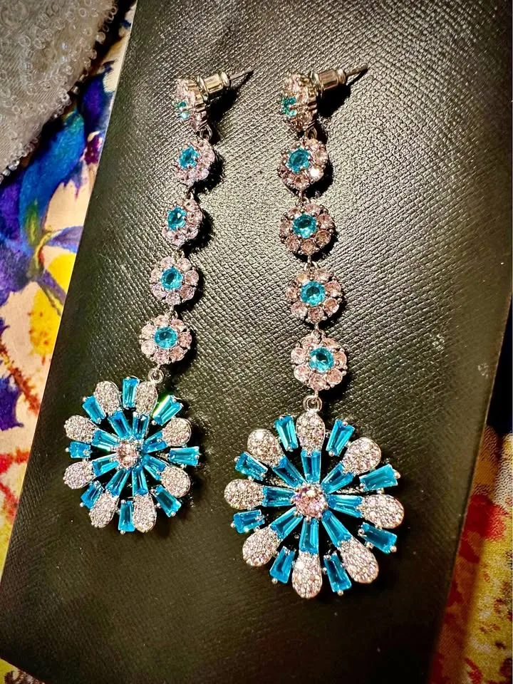 Elegant Crystal Earrings - Perfect for Every Occasion thumbnail