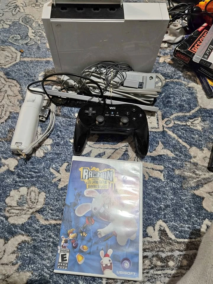 Nintendo Wii + Pro Controller and Game