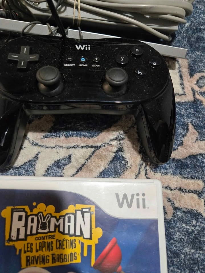 Nintendo Wii + Pro Controller and Game - photo 4