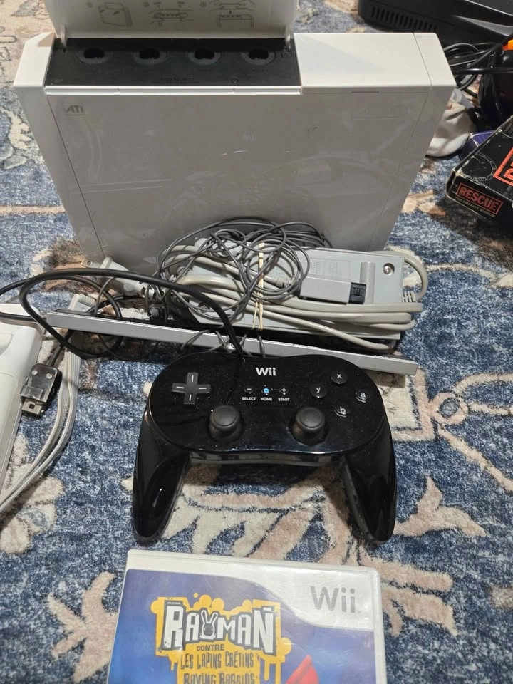 Nintendo Wii + Pro Controller and Game - photo 5