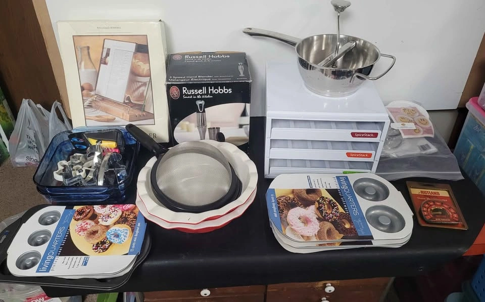 Kitchen items assortment - all pictured is included - photo 2