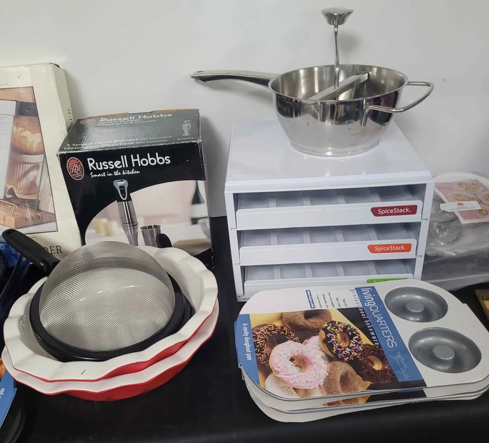 Kitchen items assortment - all pictured is included - photo 4