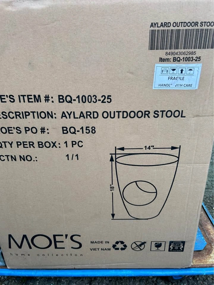 Moe's Furniture Alyard outdoor concrete stool / side table BNIB. - photo 2