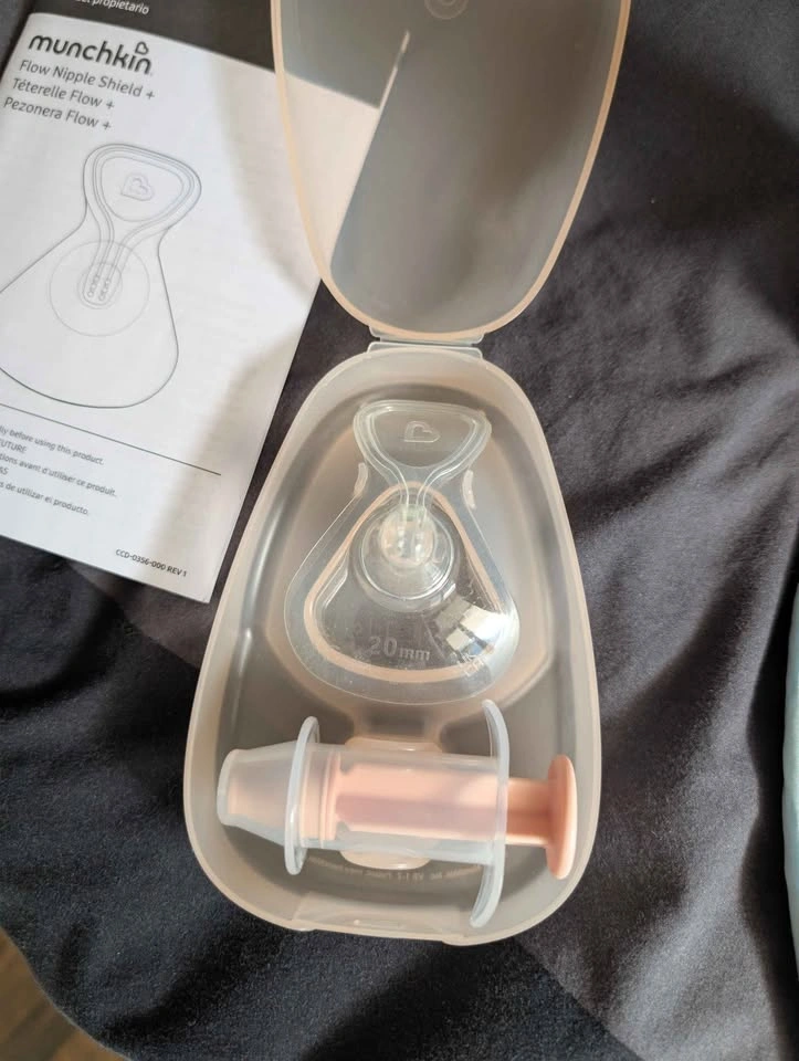Munchkin Flow Nipple Shield + See-Thru Channel - photo 2