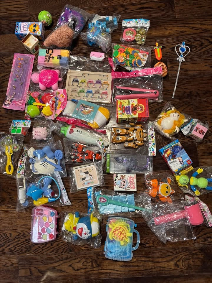 Box of toys - photo 2