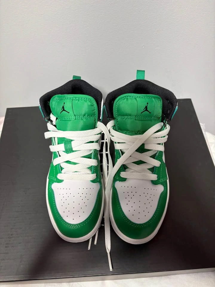 Kids Nike shoes Jordan size 1 - photo 2
