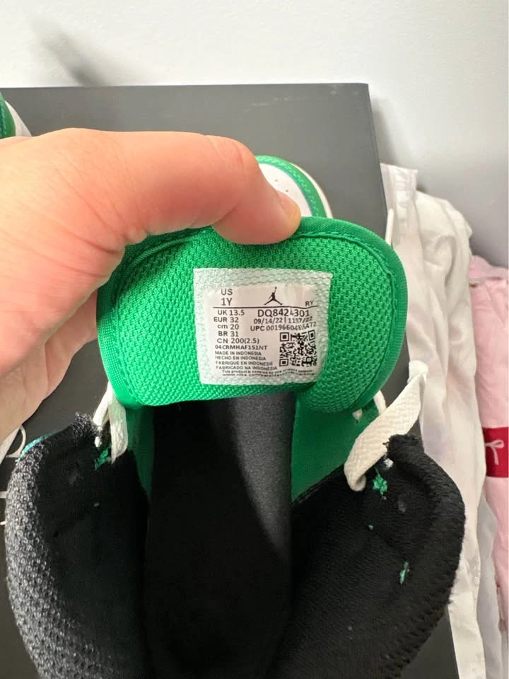 Kids Nike shoes Jordan size 1 - photo 3