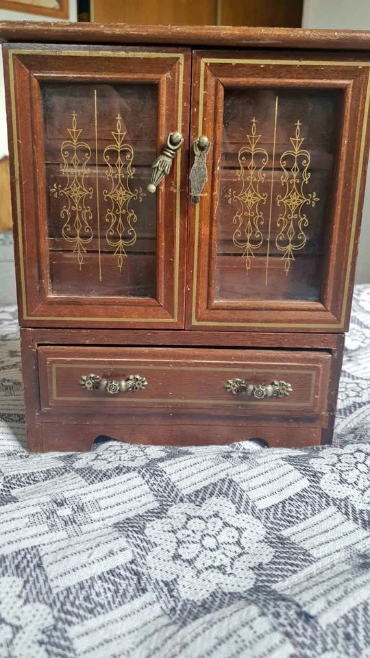 Jewelry storage