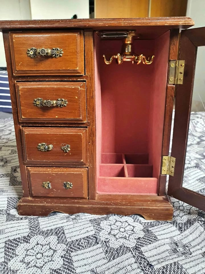 Jewelry storage