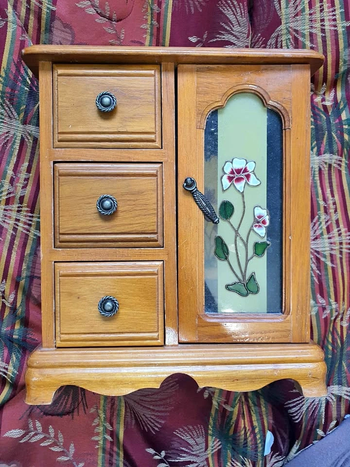 Vintage jewelry storage
