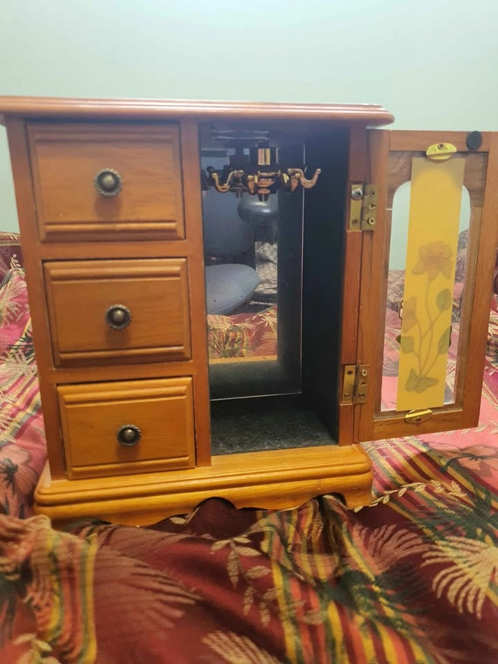 Vintage jewelry storage - photo 2
