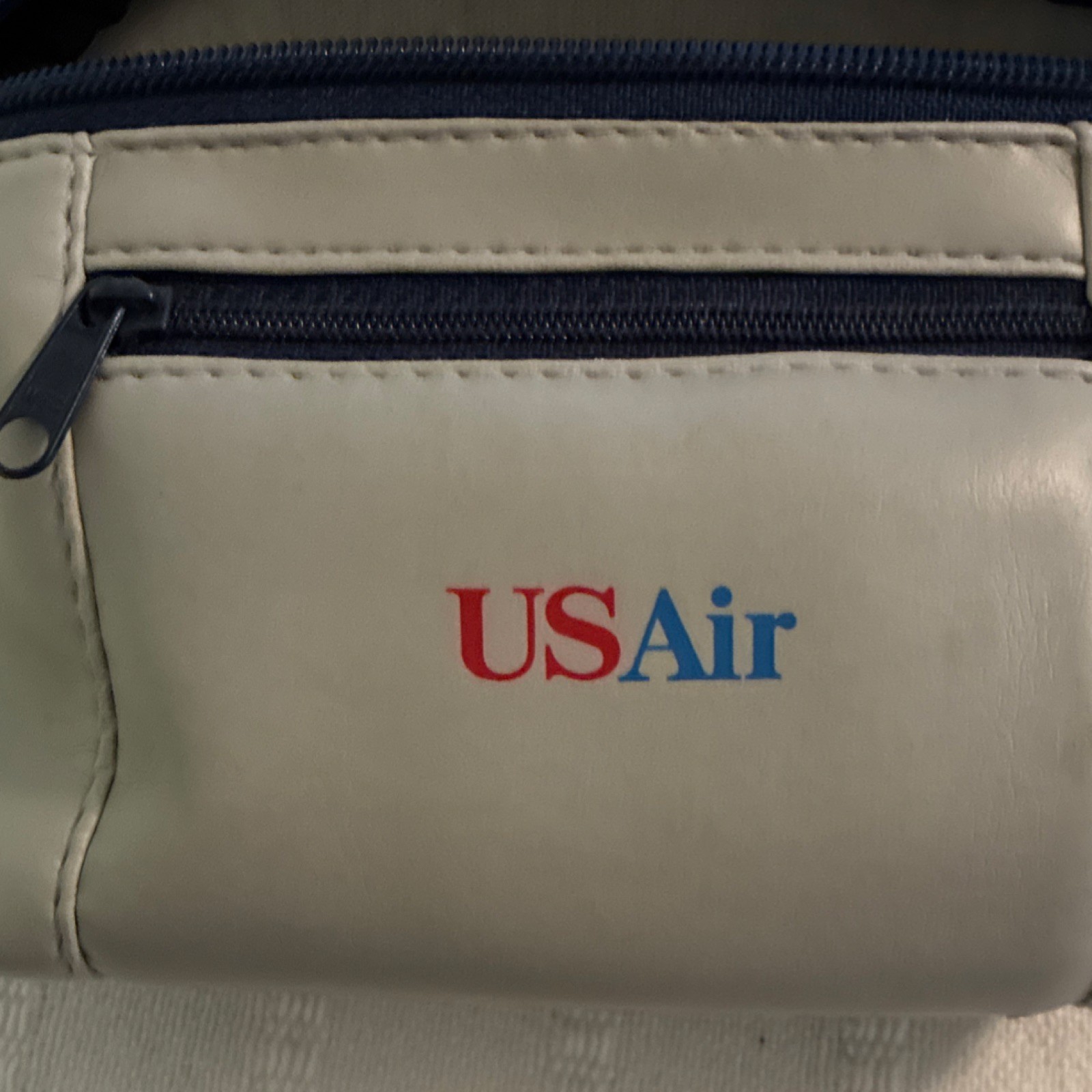 US Airways Wash/Amenity Bag Travel Kit Zipper Pouch w/ Comb, Str - photo 2