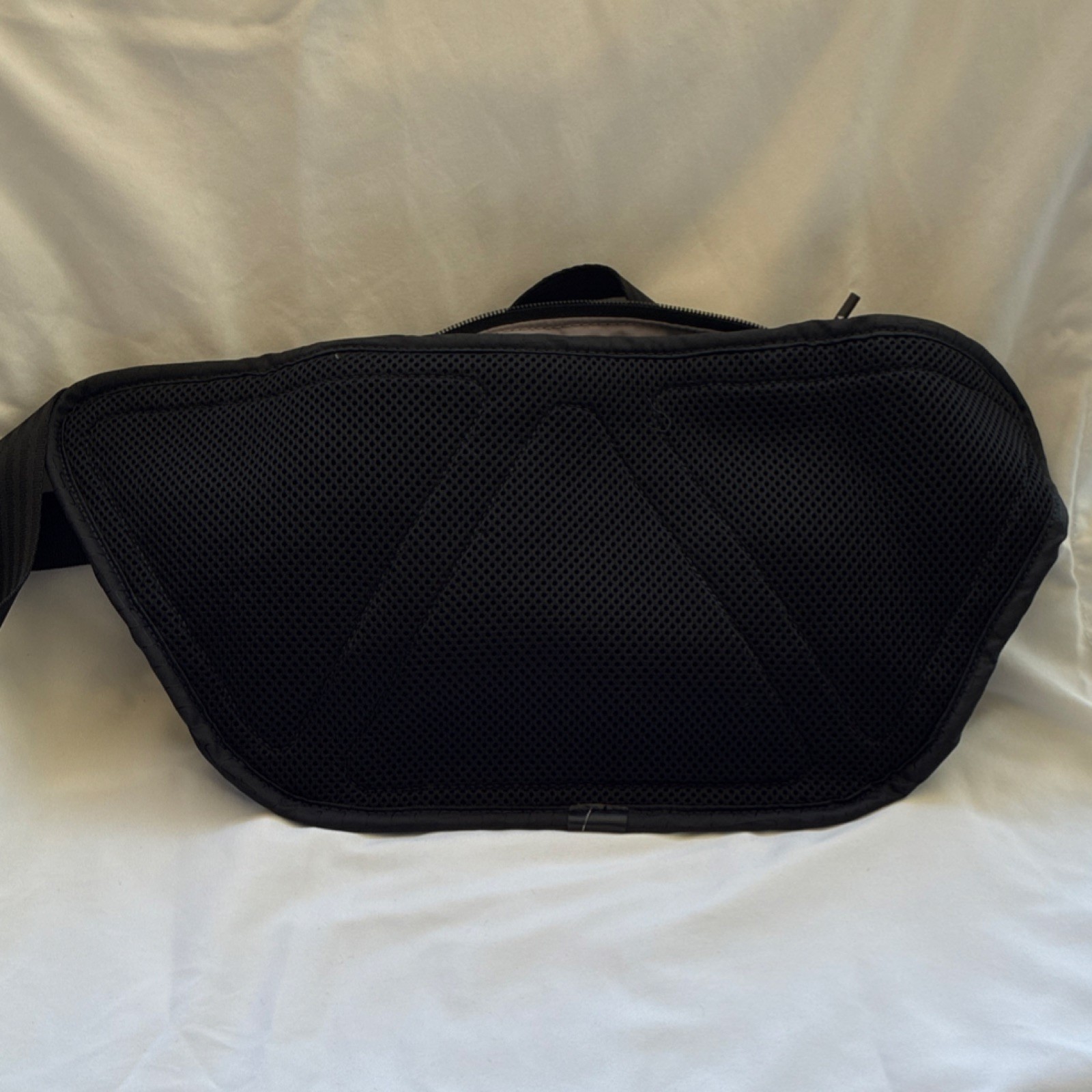Athleta Black Nylon Gym Bag Adjustable Strap Zip Closure - photo 3
