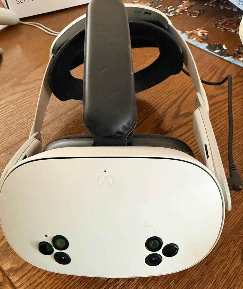 Meta Quest 3S VR Headset - photo 3