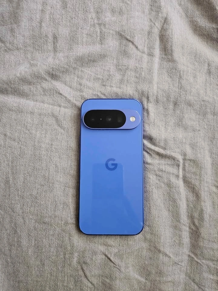 ONE DAY ONLY - Used Google Pixel 10: $450 - photo 3