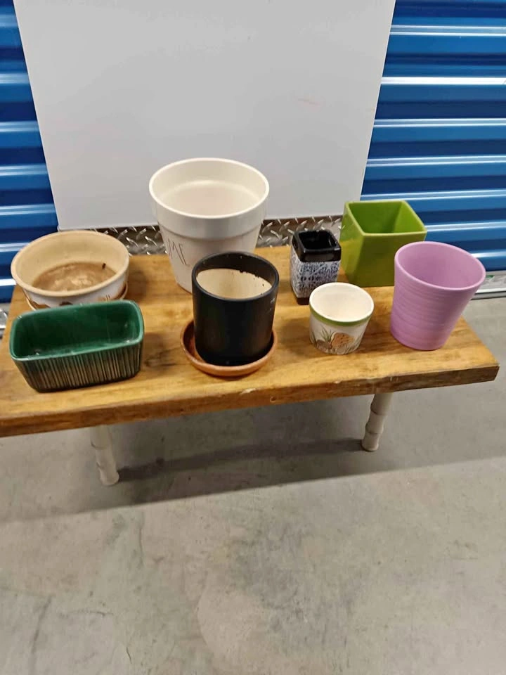 Assorted plant pots and stand bundle