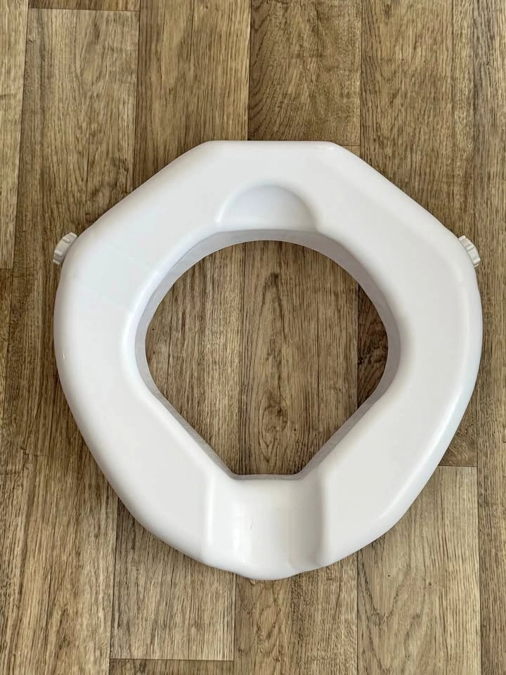 3-4" Raised Toilet Seat
