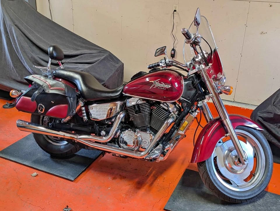 2000 Honda Sabre