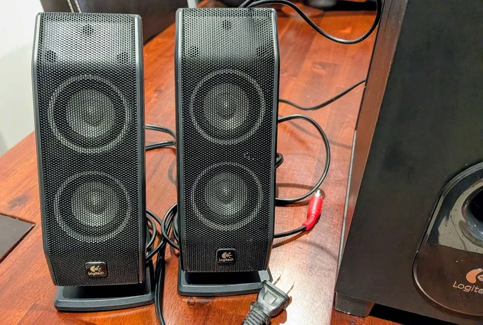 Logitech X-540 5.1 Surround Sound System - Works with Phone/Lapt - photo 4