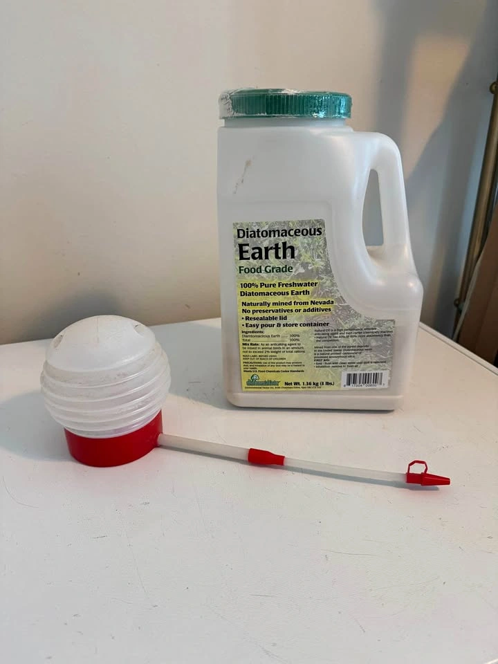 Food Grade Diatomaceous Earth w/ Duster - Perfect Against Pests