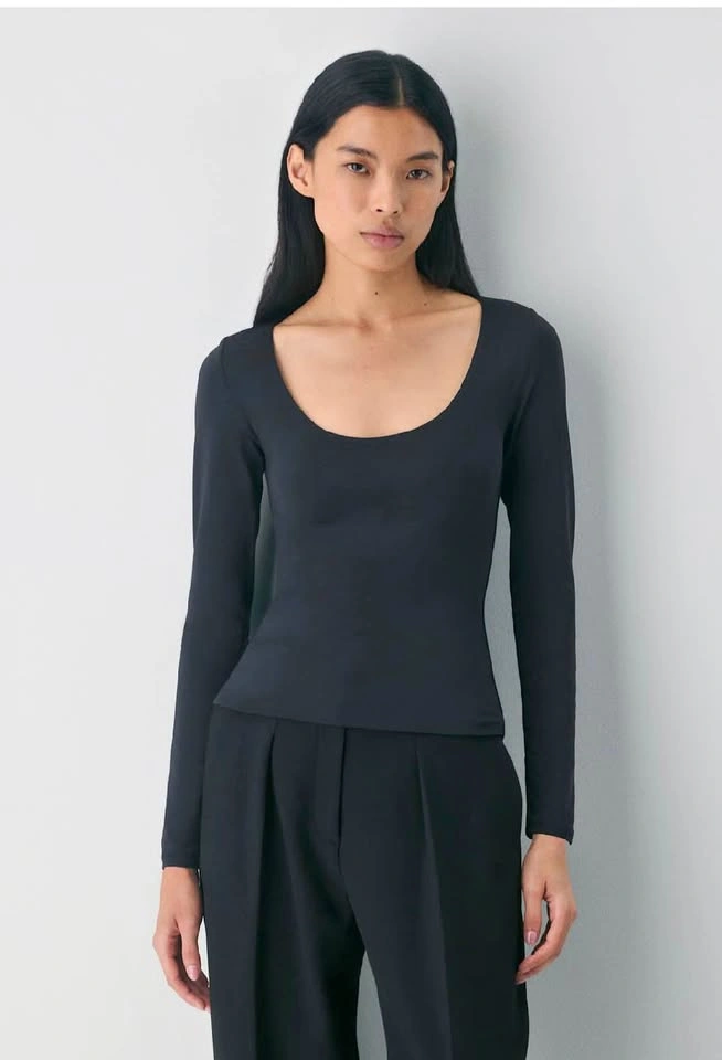 Aritzia Contour Long Sleeve Scoop Neck Top, Black, Size M