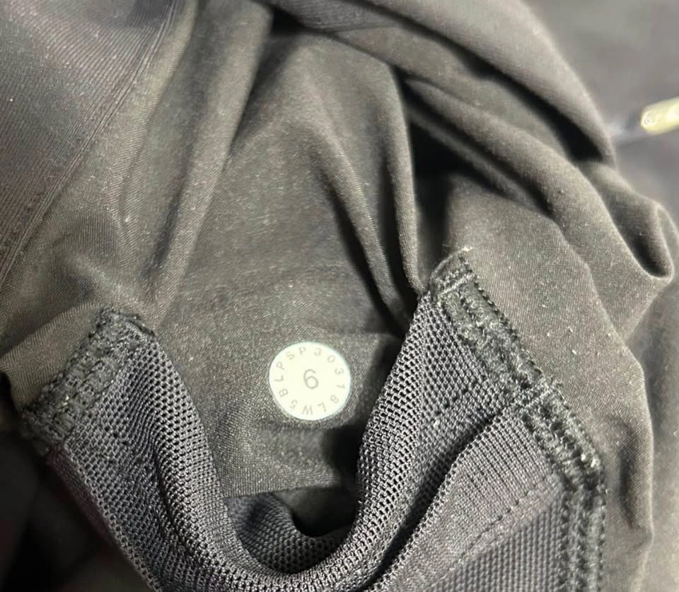 Lululemon On the Fly Pant Size 6 Black Luxtreme 27" inseam - photo 4