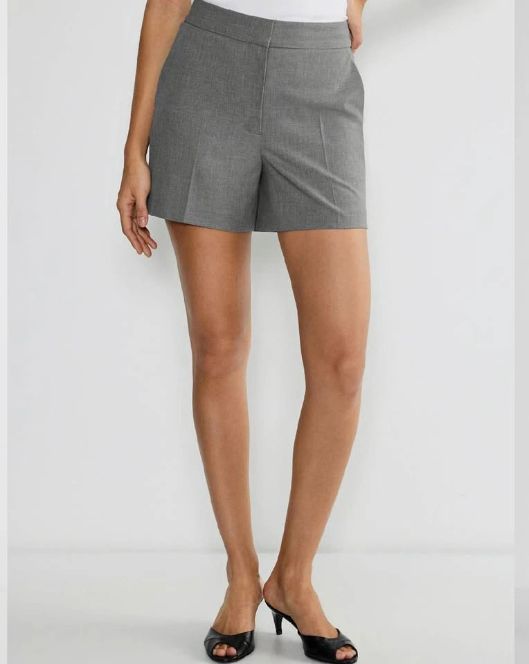 Aritzia The Limitless Short - Size 6 (Ressential Light)